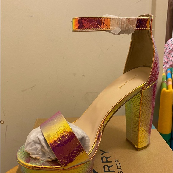 Closing Sale! Direct from Manufacturer! Iridescent strappy platforms - Picture 3 of 3